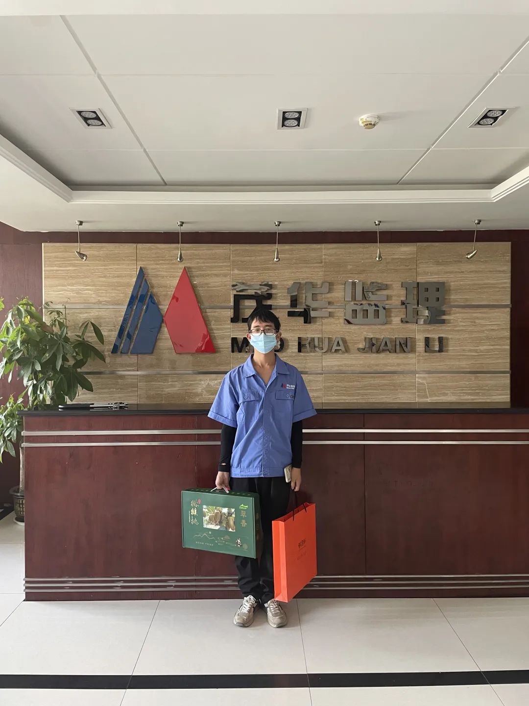 秋風(fēng)送爽、金桂飄香，中秋節(jié)快樂(lè)！